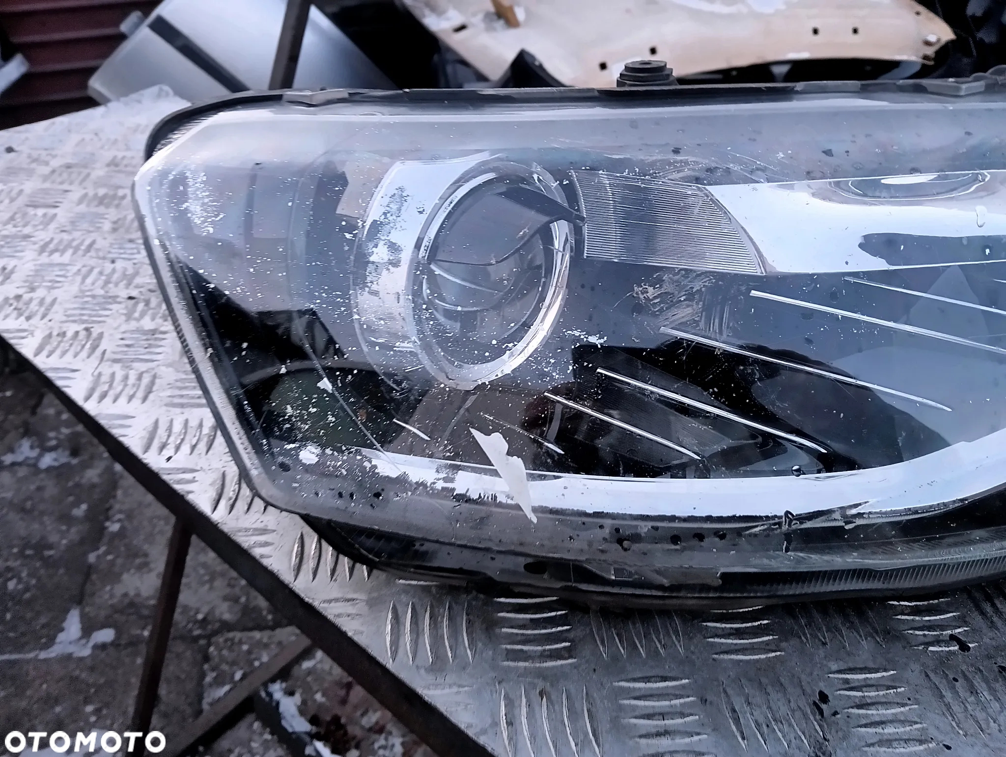 skoda rapid lift xenon lampa przod przednia prawa 5jb941016c - 3