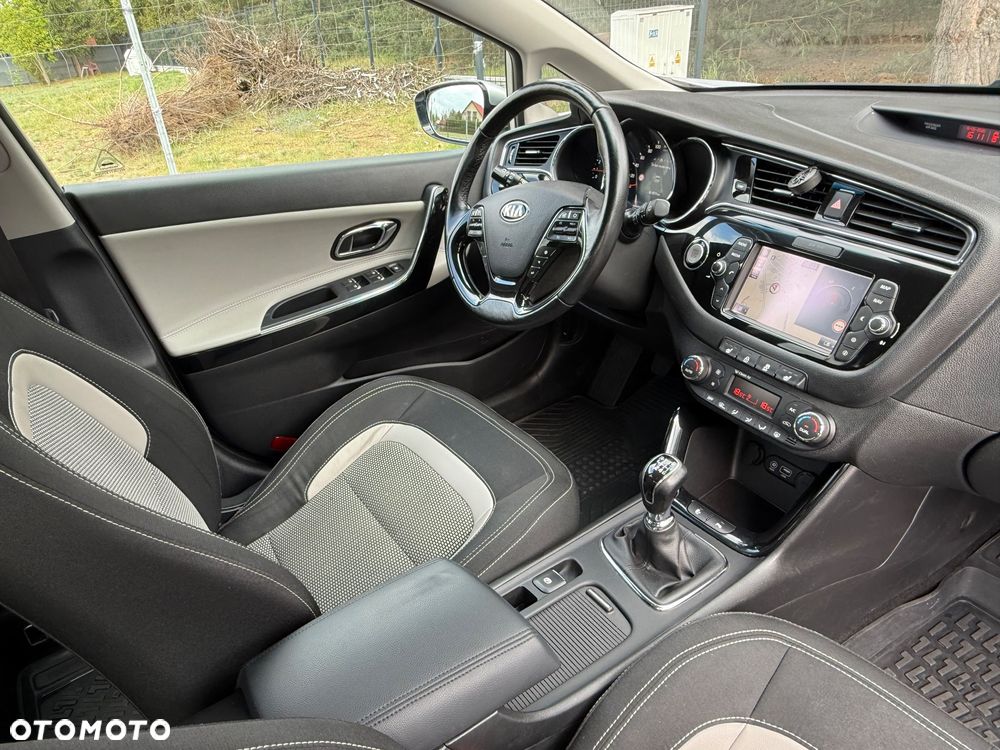 Kia Ceed 1.6 CRDi 136 ISG Platinum Edition - 19