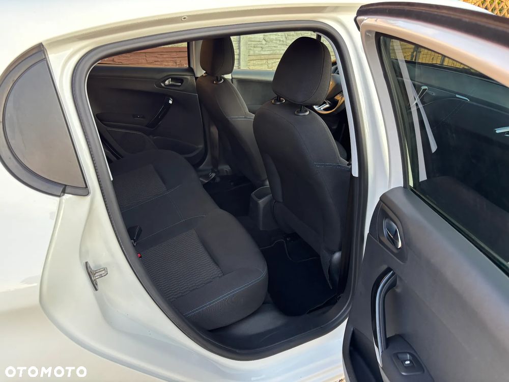 Peugeot 208 PureTech 82 Stop & Start Signature - 11