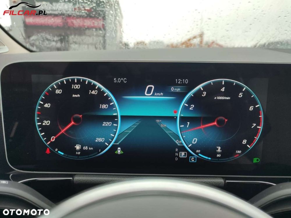 Mercedes-Benz GLA - 12