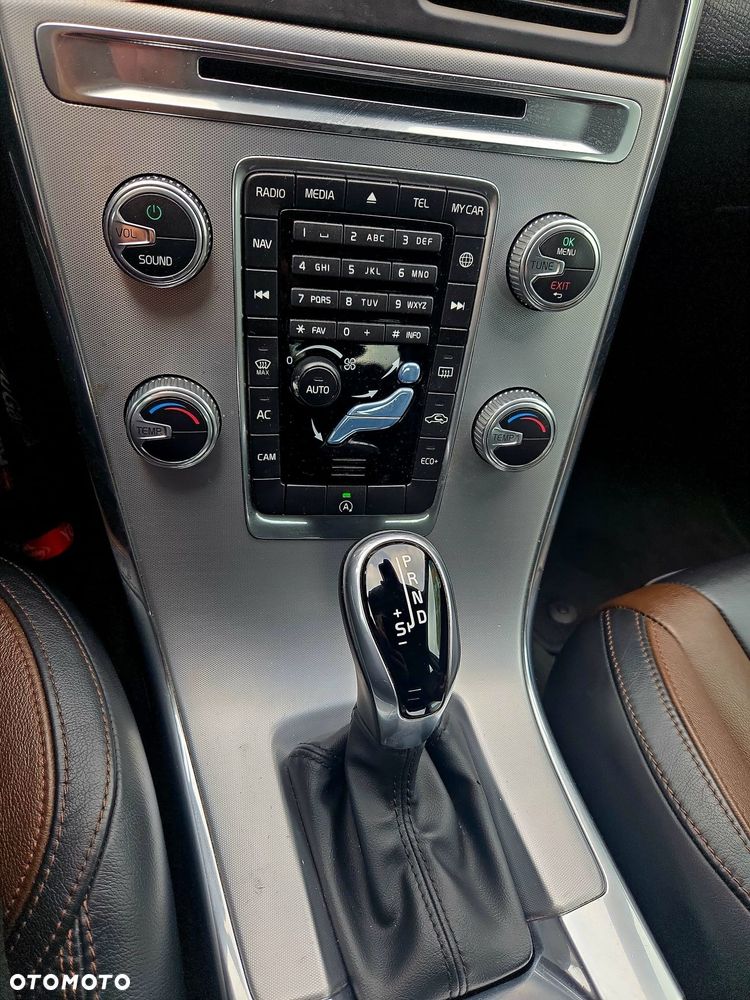 Volvo XC 60 T5 AWD Geartronic Momentum - 10