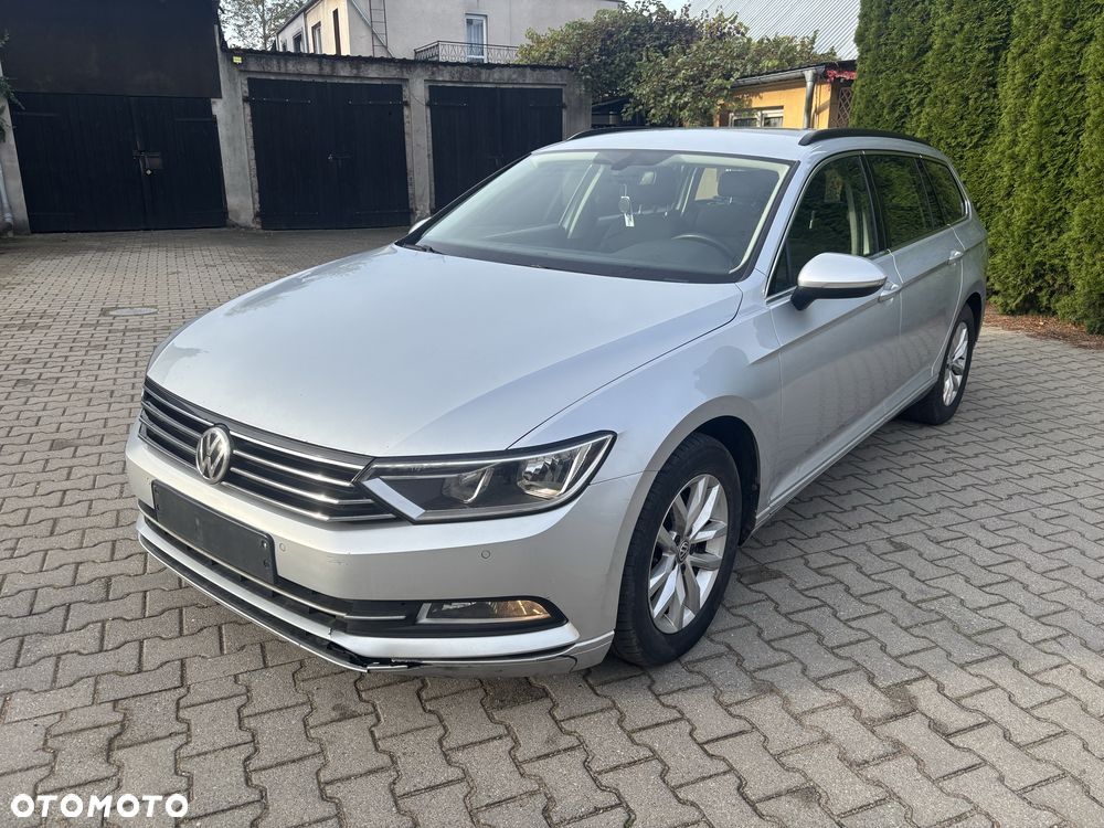 Volkswagen Passat - 1