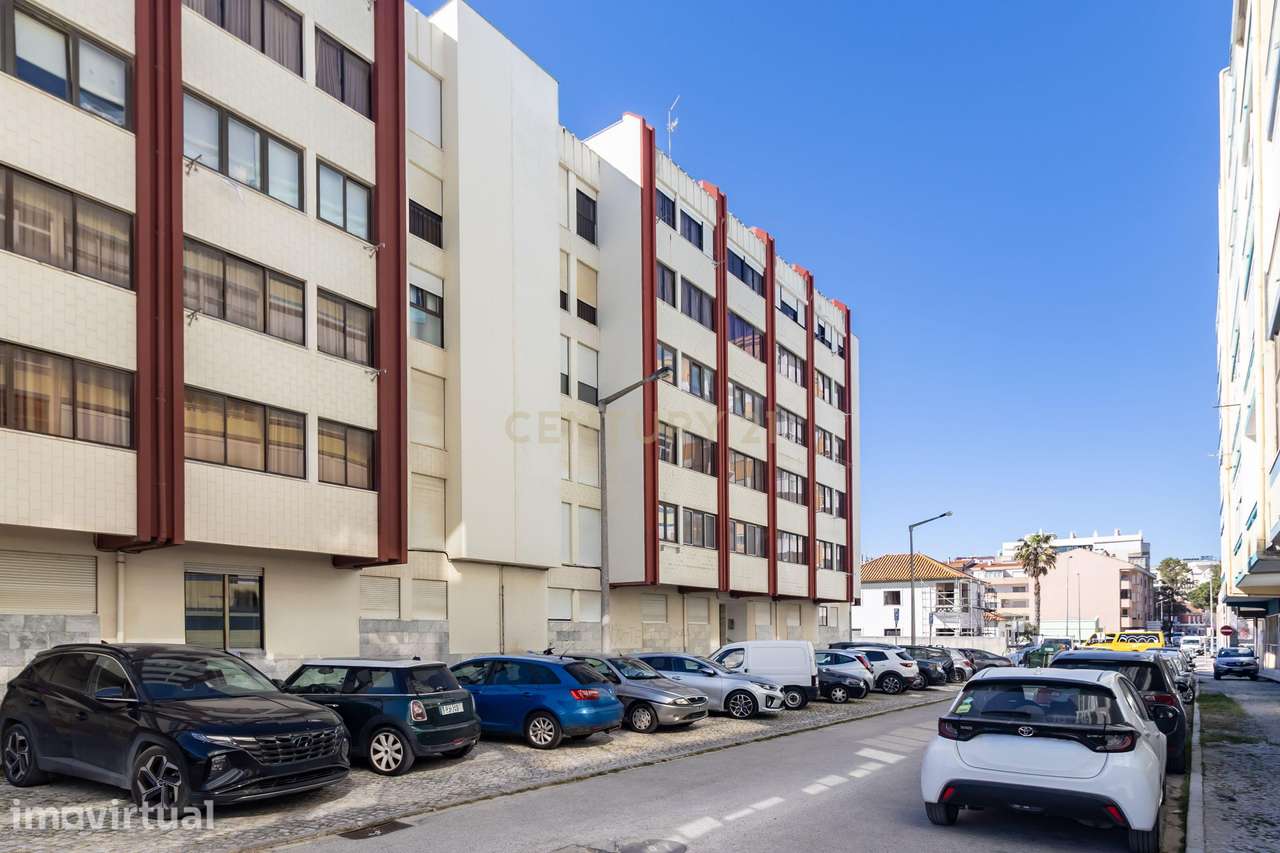 Apartamento T2 de 98m2 com Excelentes Áreas e 2 WC no Centro da Costa - Grande imagem: 5/36