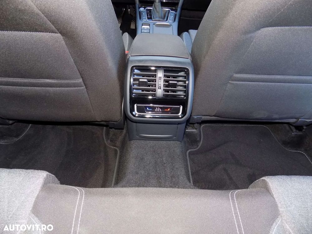Volkswagen Passat 2.0 TDI SCR DSG Business - 24