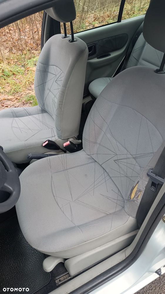 Renault Clio 1.2 16V Authentique - 7