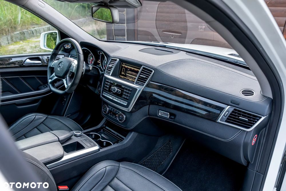 Mercedes-Benz GL 63 AMG 4Matic AMG Speedshift Plus 7G-TRONIC - 27