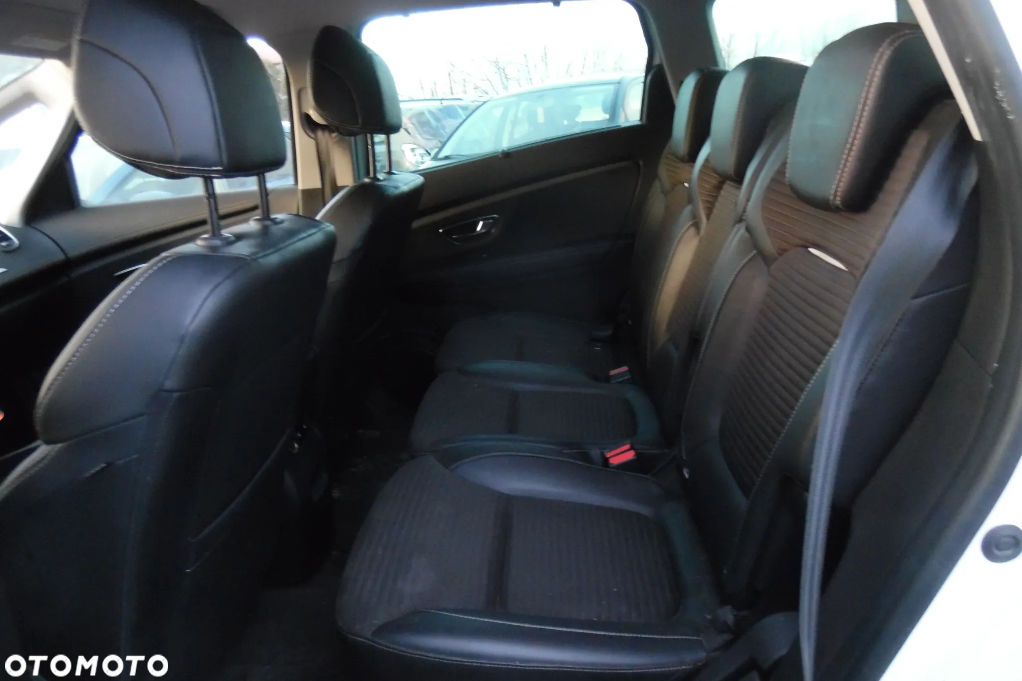 Renault Scenic 1.3 TCe FAP Intens - 9