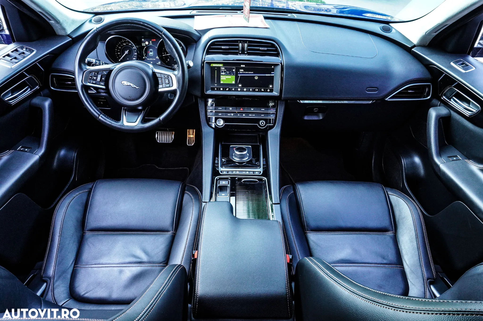 Jaguar F-Pace 25d AWD Pure - 8