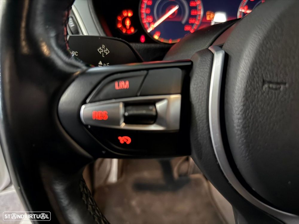 BMW 318 i Pack M Auto - 32