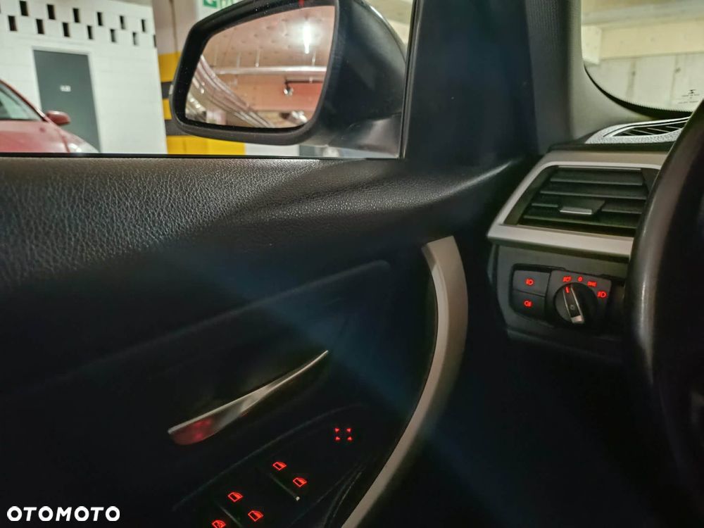 BMW Seria 3 318i - 13