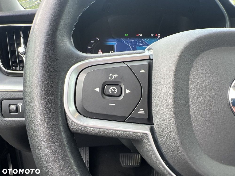 Volvo XC 60 B4 D Momentum Pro - 24
