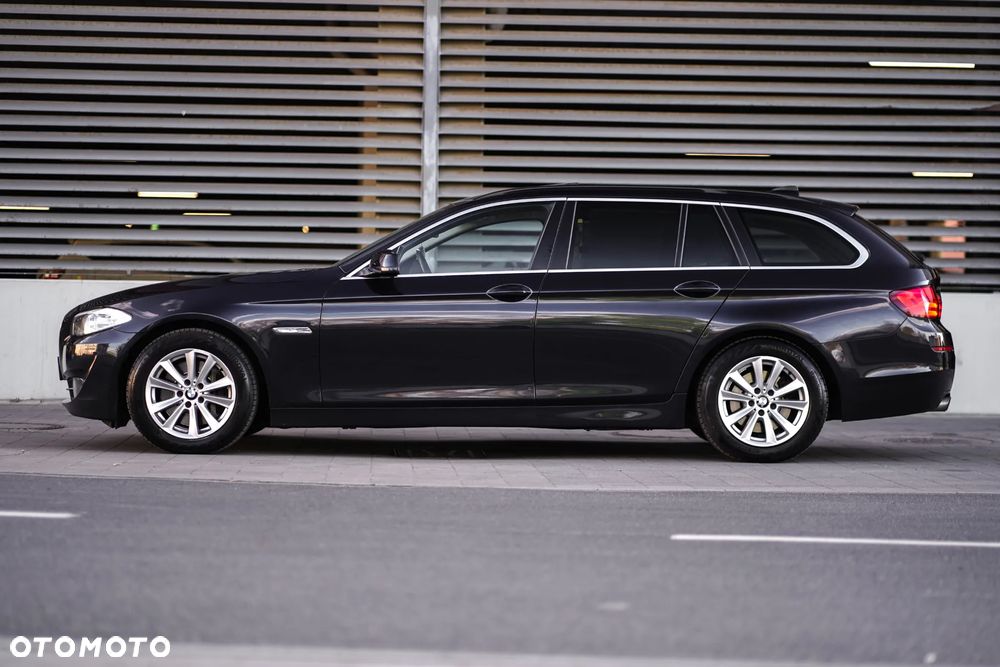 BMW Seria 5 525d xDrive Luxury Line - 11