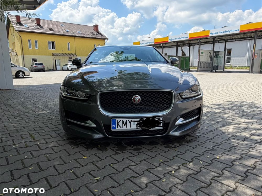Jaguar XE 2.0 D Portfolio - 18