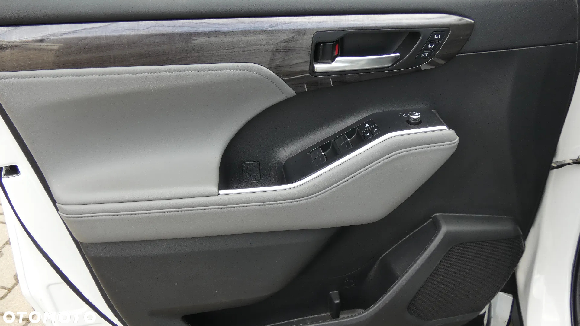 Toyota Highlander 2.5 Hybrid Executive - 12
