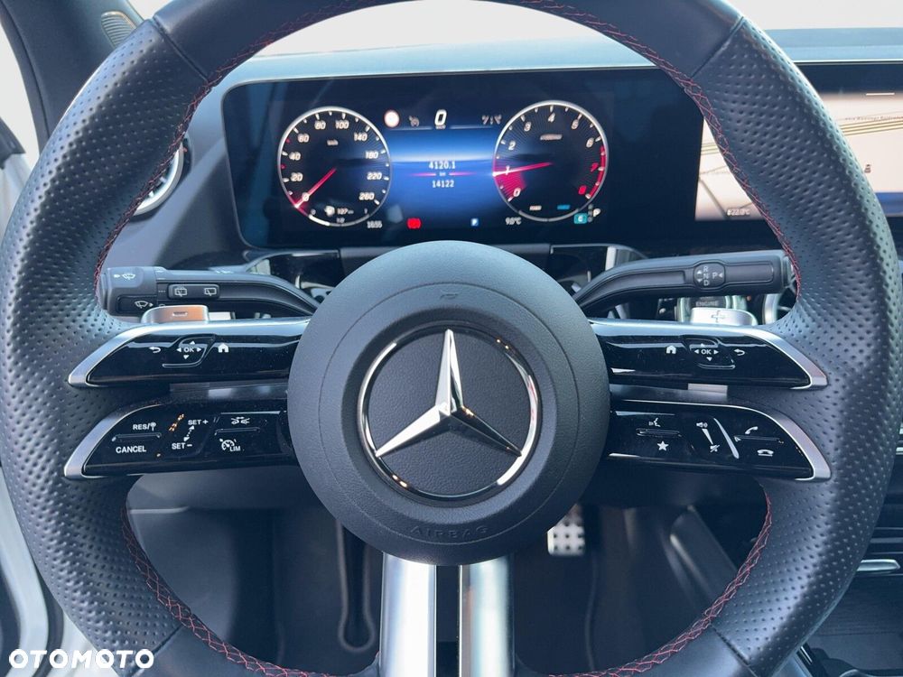 Mercedes-Benz GLA 200 AMG Line - 12