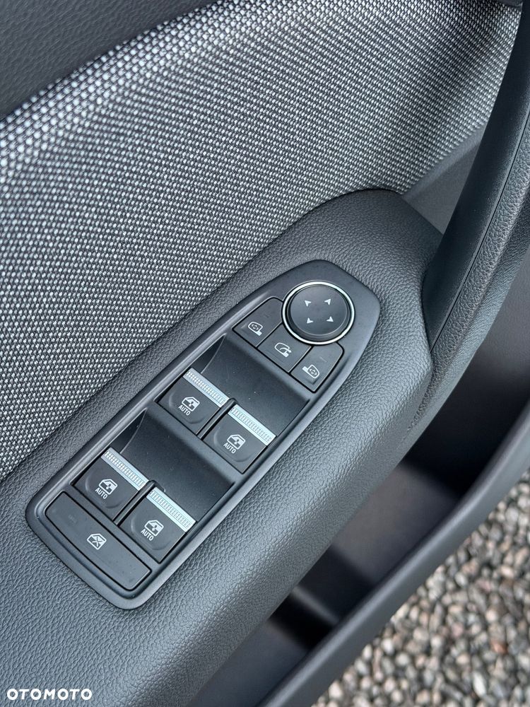 Renault Captur TCe Mild Hybrid 160 EDC EVOLUTION - 31