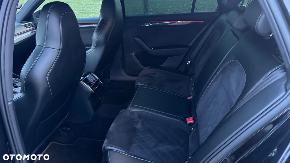 Skoda Superb 2.0 TDI DSG Sportline - 11