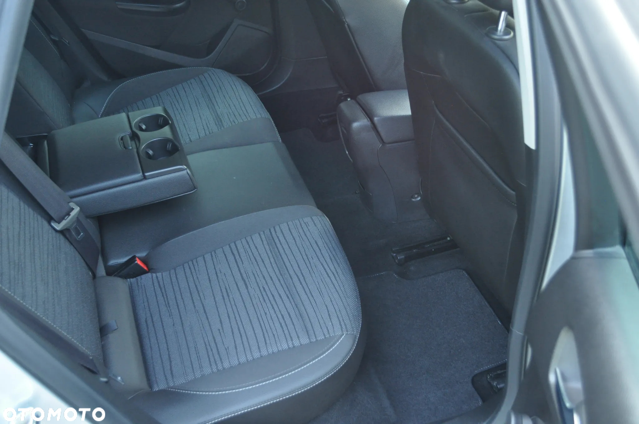 Opel Astra IV 1.4 T Cosmo - 22