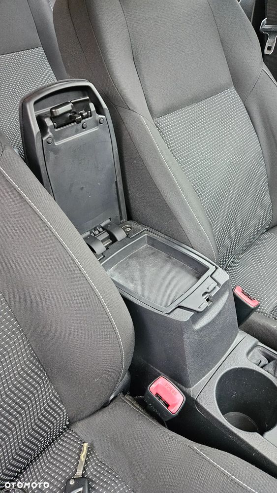 Toyota Auris 1.6 Premium Comfort - 28