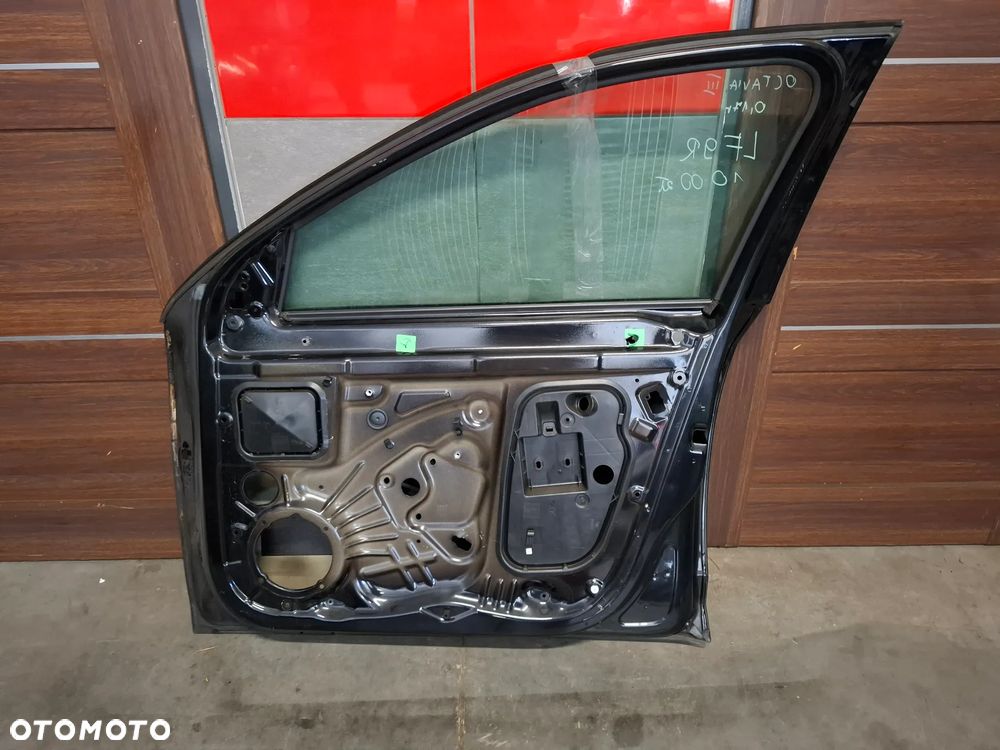 Drzwi prawy przód Skoda Octavia III kombi VRS 2017 rok kolor LF9R delikatnie opalone - 6