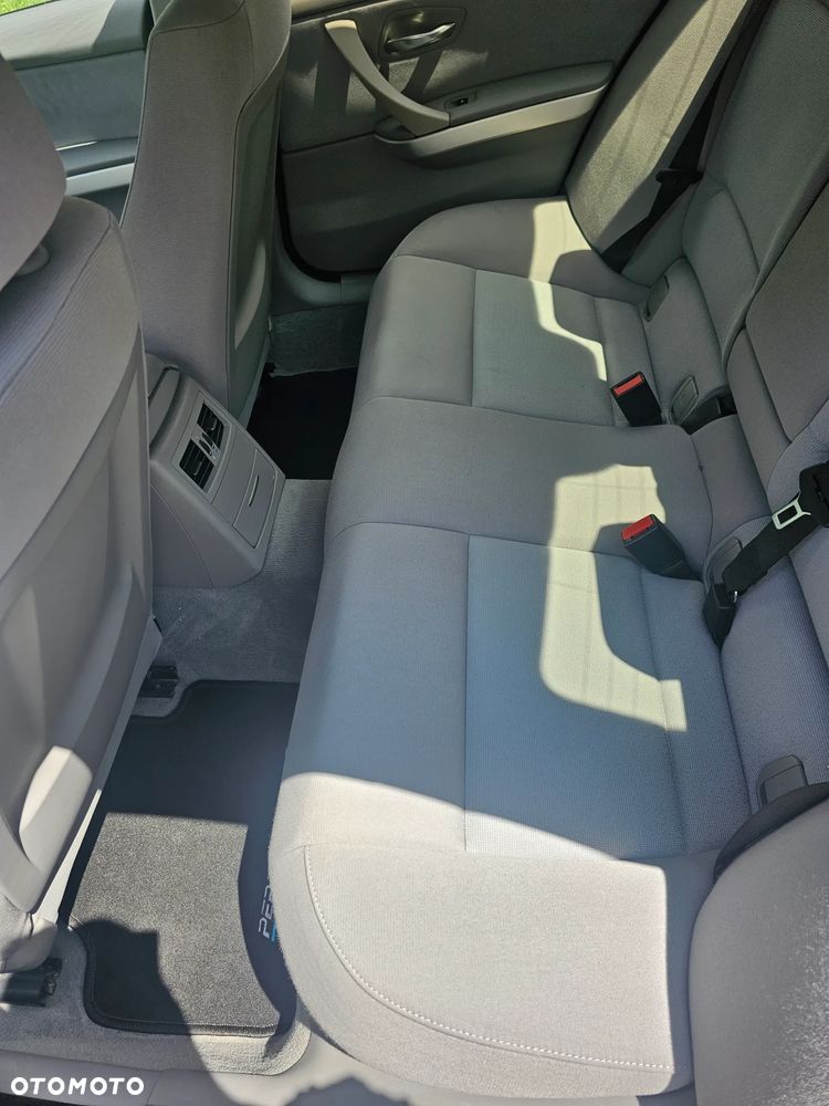 BMW Seria 3 318i - 8