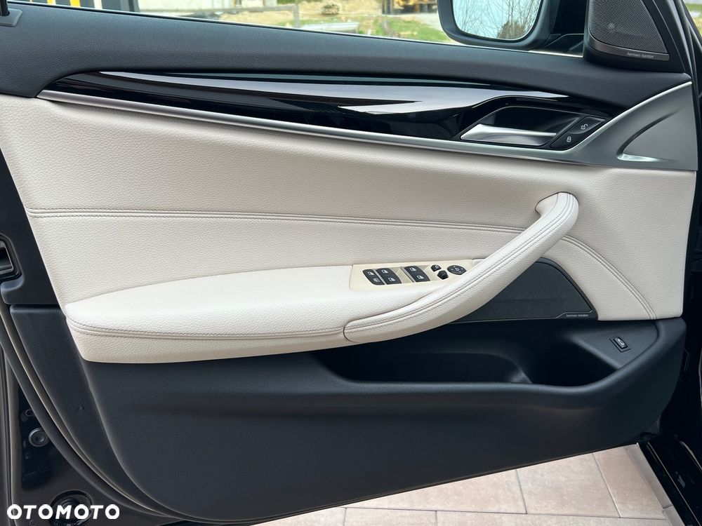 BMW Seria 5 520d xDrive Luxury Line sport - 17