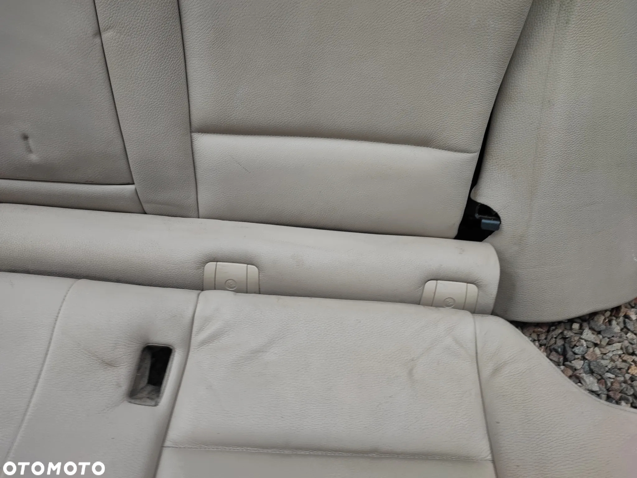 BMW F11 / F11N ORYGINALNA KANAPA TYŁ W KOLORZE DAKOTA OYSTER / BEŻOWA + PODŁOKIETNIK O NR. 7 254 260 OEM W DOBRYM STANIE - 23