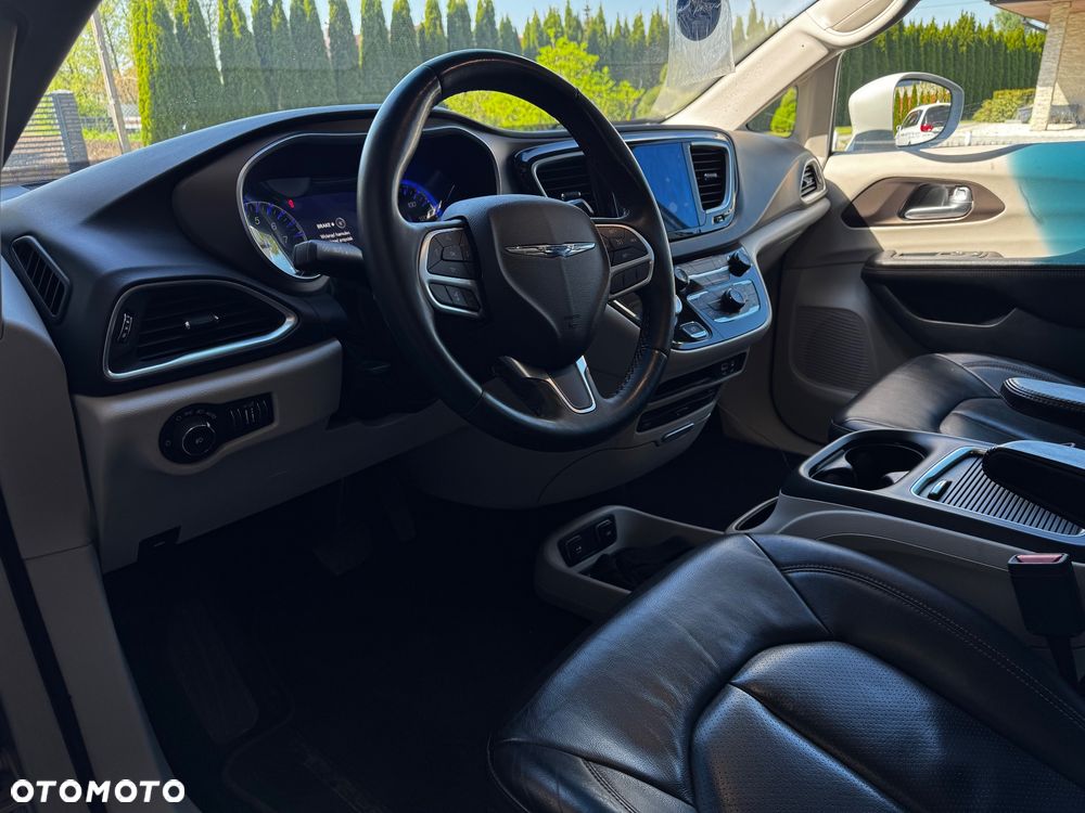 Chrysler Pacifica - 13