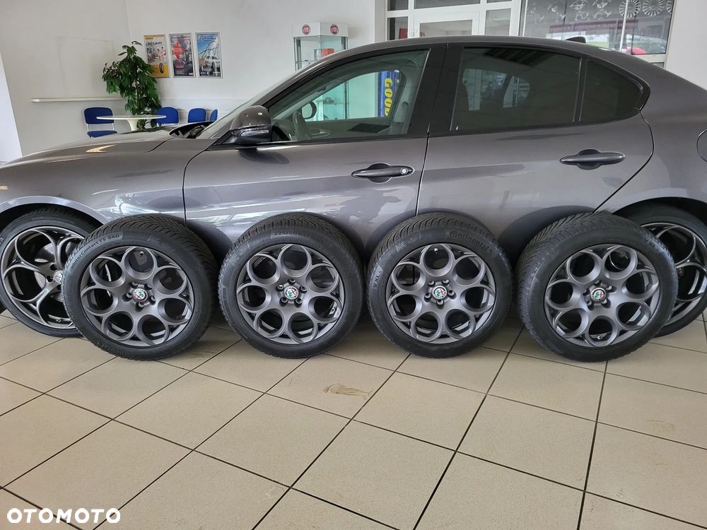 Alfa Romeo Giulia 2.0 Turbo 16V AT8-Q4 Veloce Ti - 2