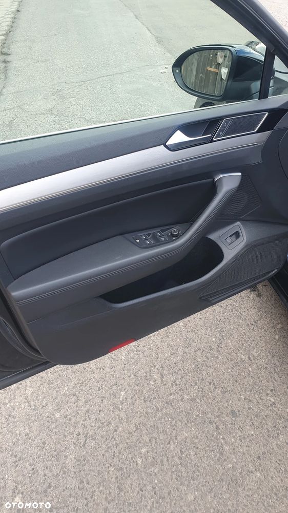Volkswagen Passat Variant 2.0 TDI SCR 4Motion DSG Highline - 18