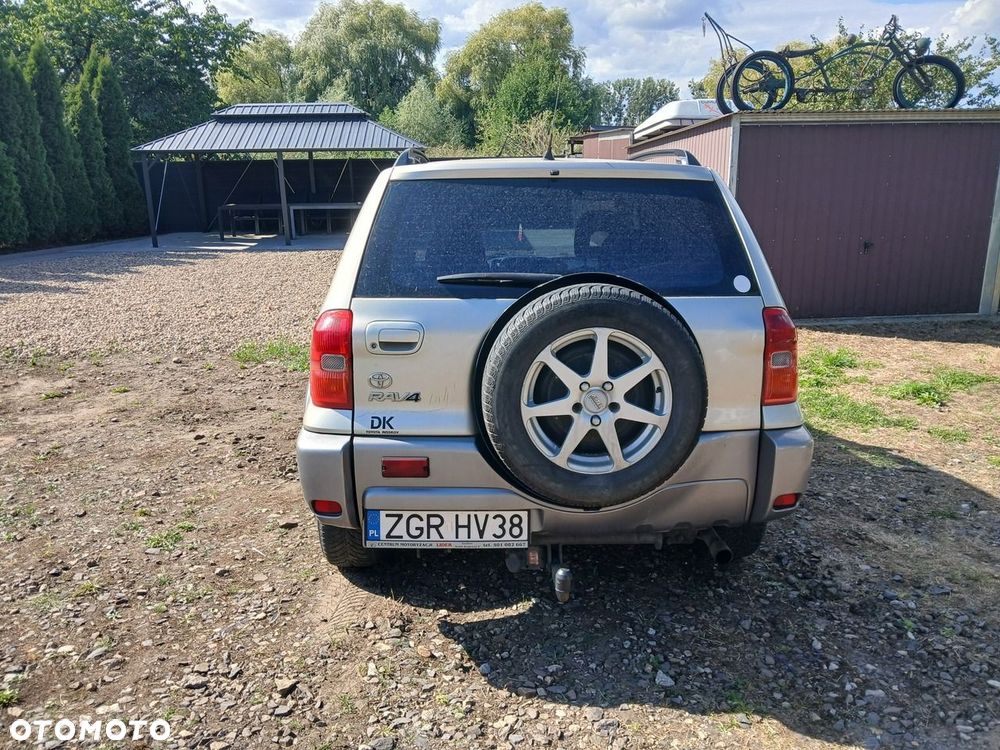 Toyota RAV4 D-4D 4x4 - 6