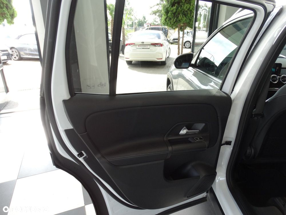 Mercedes-Benz GLB - 34