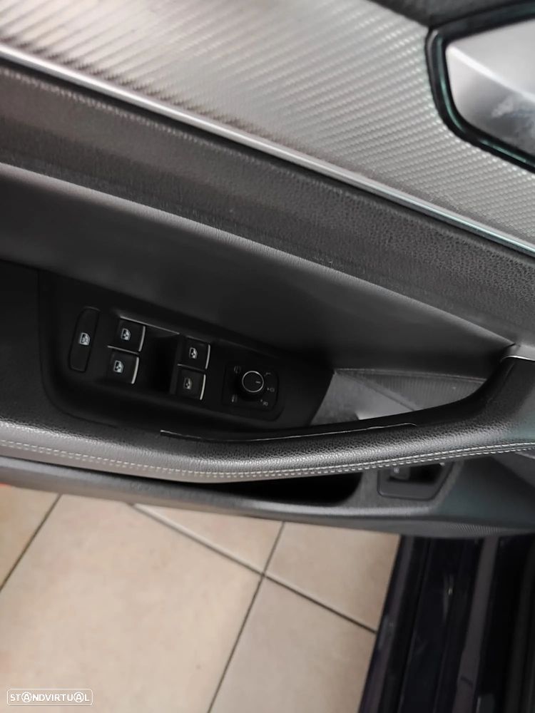 VW Passat Variant 2.0 TDi R-Line DSG - 23
