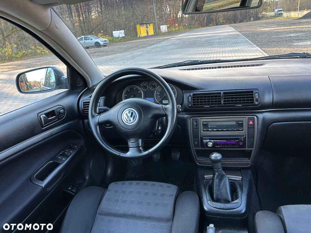 Volkswagen Passat 1.9 TDI Highline - 12