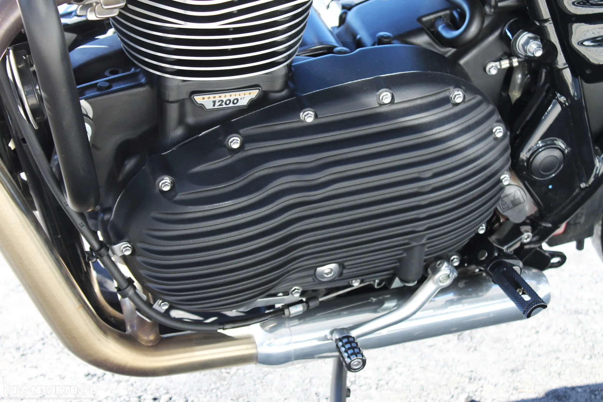Triumph Bonneville Chrome Edition-Custom - 23