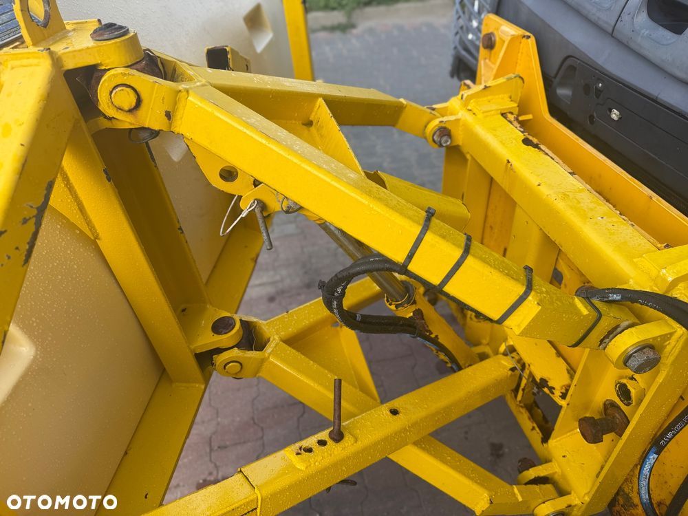Mercedes-Benz Arocs - 13