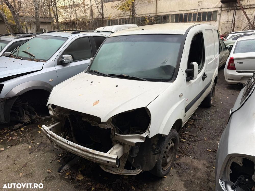 Dezmembrez Fiat Doblo alb 2007 - 1