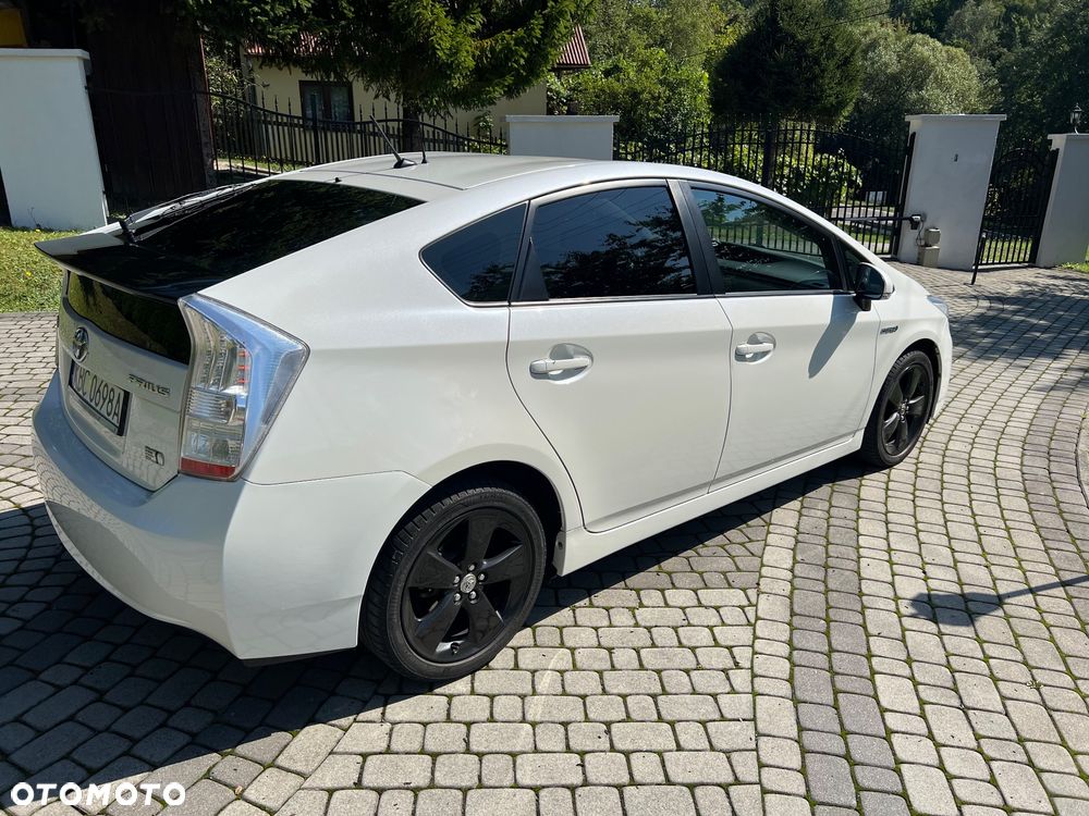 Toyota Prius - 4