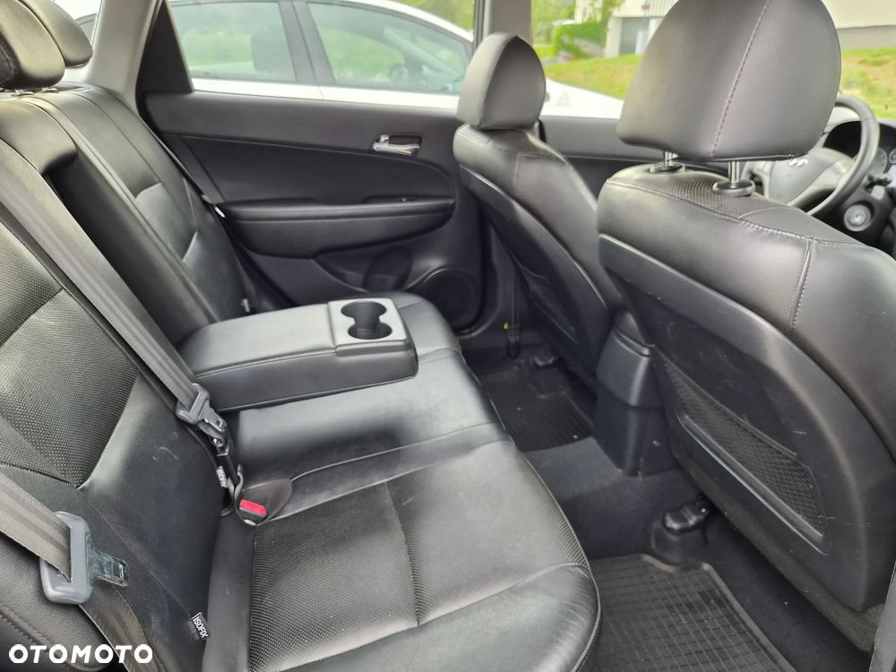 Hyundai i30 2.0 Premium - 37
