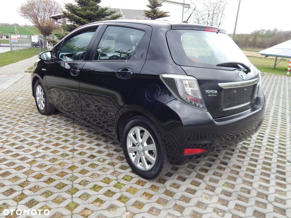 Toyota Yaris Hybrid 100 Dynamic - 13