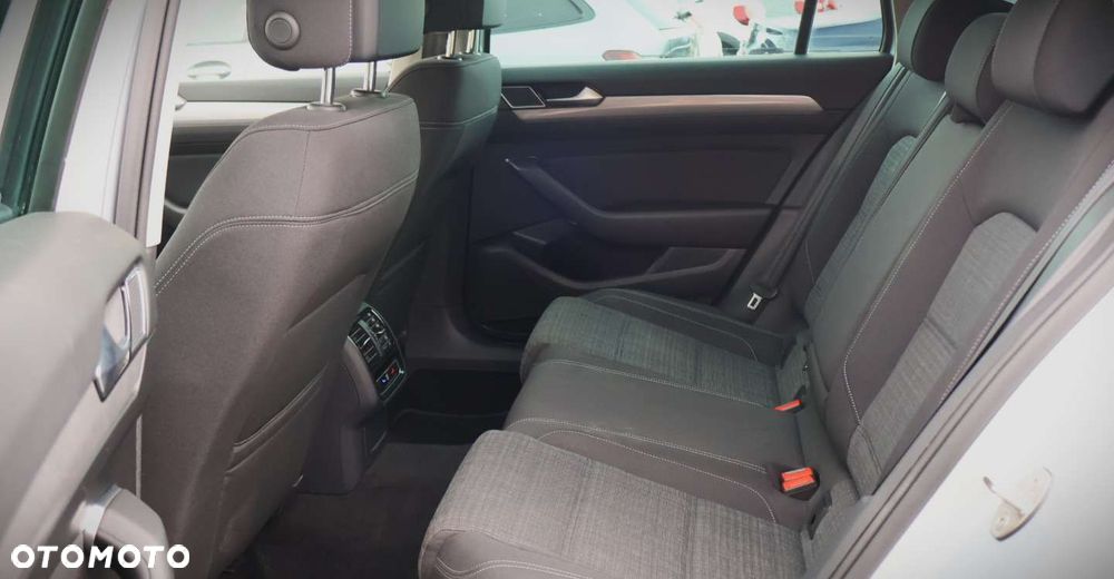 Volkswagen Passat - 17