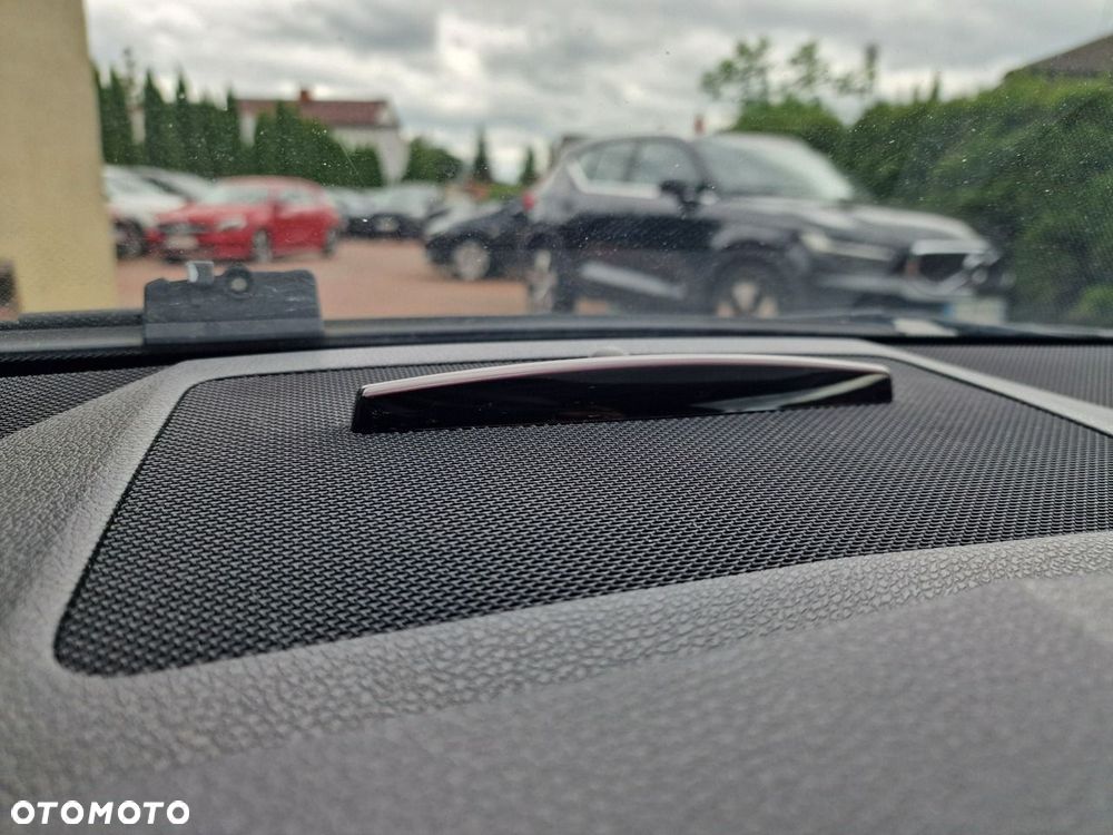Mercedes-Benz Klasa C 180 BlueEFFICIENCY 7G-TRONIC Avantgarde - 39