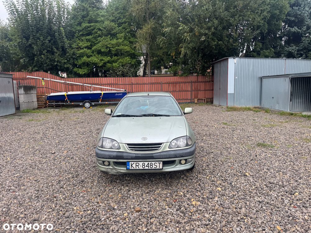Toyota Avensis 2.0 Sol - 2