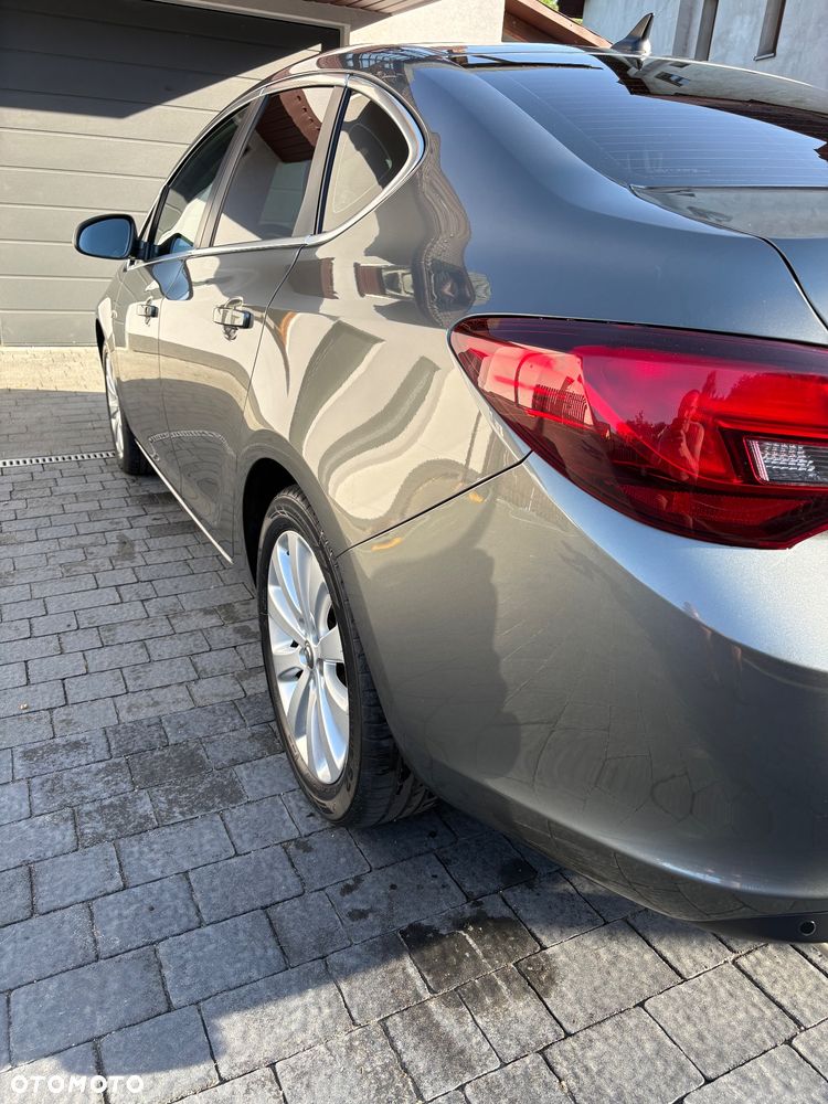 Opel Astra 1.4 T Executive - 5