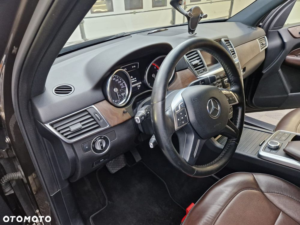 Mercedes-Benz ML - 11