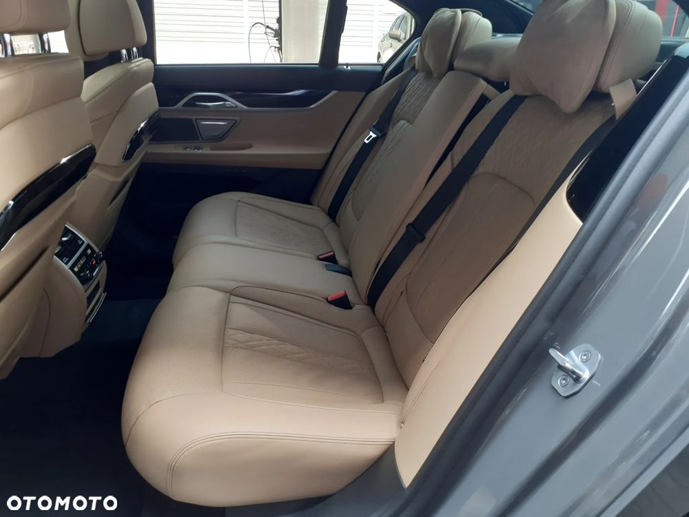 BMW Seria 7 - 33