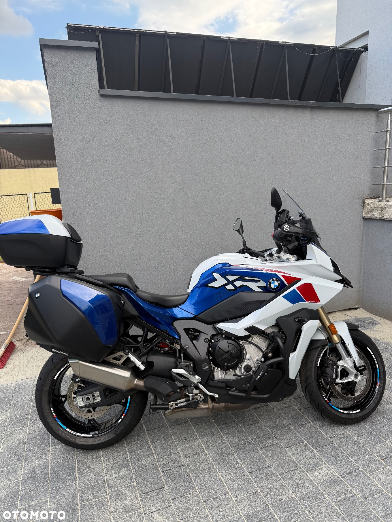 BMW S - 4