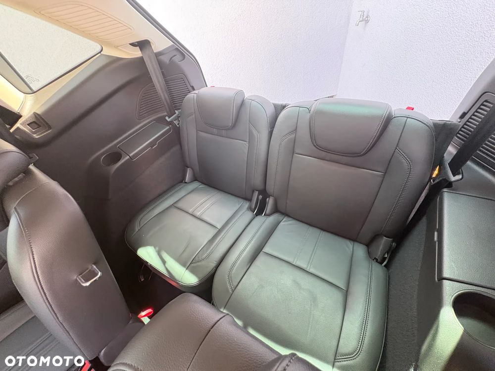 Ford Grand C-MAX - 9