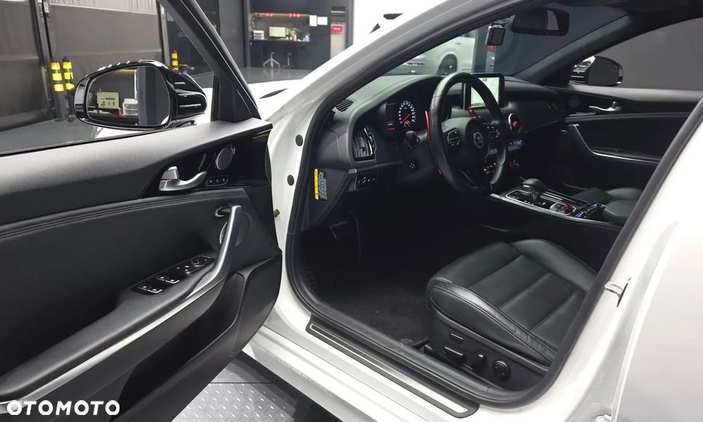 Kia Stinger - 16