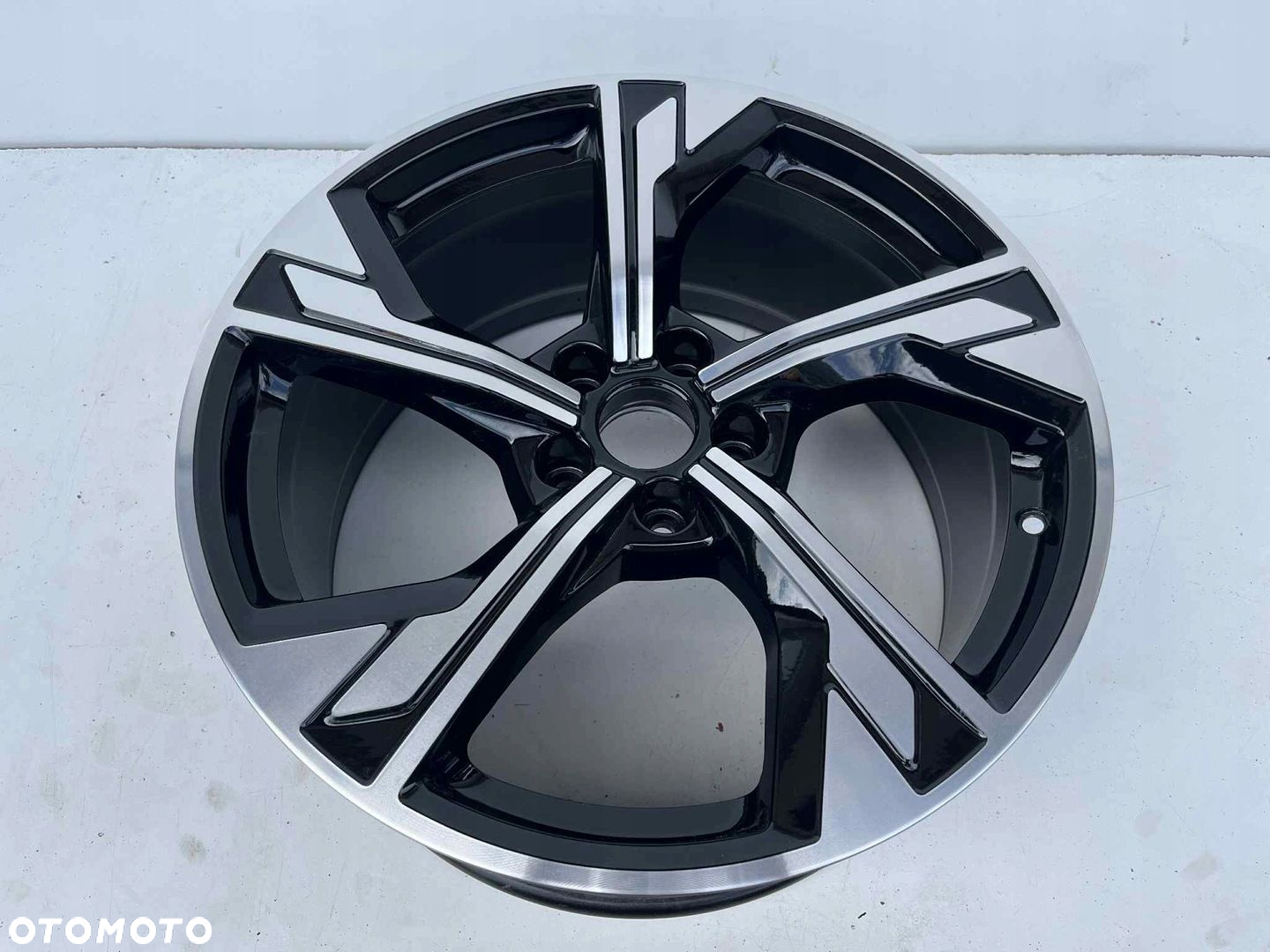 AUDI A4 S4 A5 S5 FELGA 8.5JX19 ET40 5X112 - 5